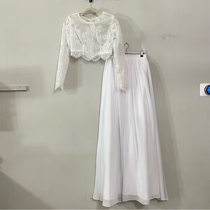 New with tags Bridess 2 piece long sleeve lace wedding dress size 4